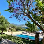 Farrys Boutique & Club -