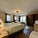 Hotel Farrys Boutique & Club - *