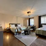 Farrys Boutique & Club - Hotel *