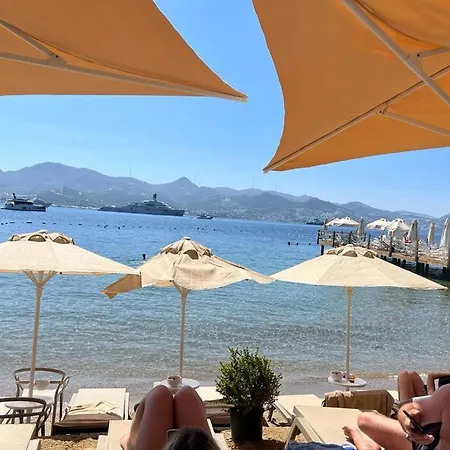 Farrys Boutique & Club - Yalıkavak