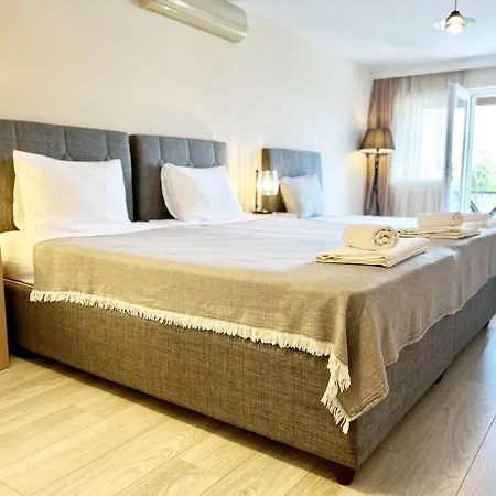 Farrys Boutique & Club -