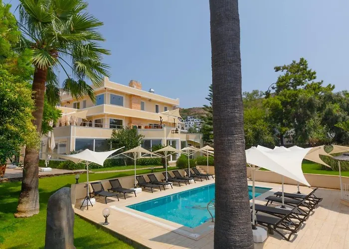 Farrys Boutique & Club - *