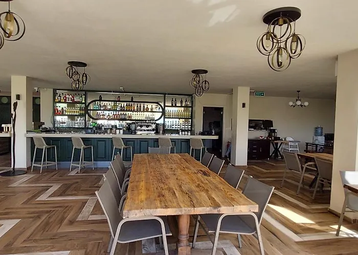 Farrys Boutique & Club - *