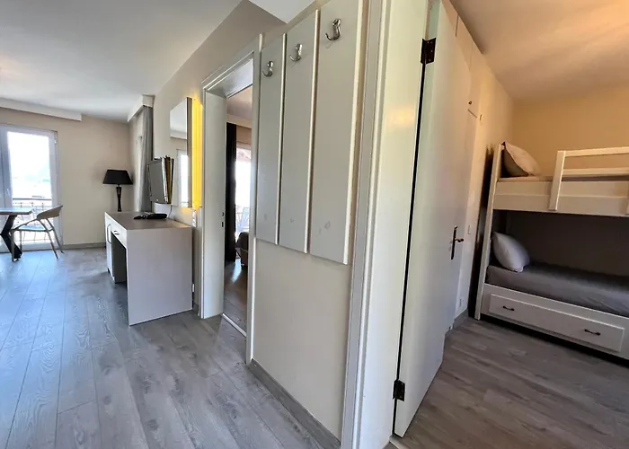 Farrys Boutique & Club - * 얄리카베크