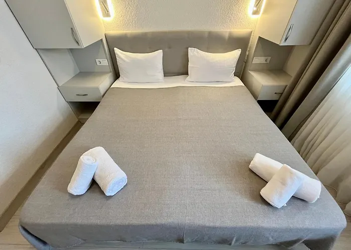 Farrys Boutique & Club - 얄리카베크