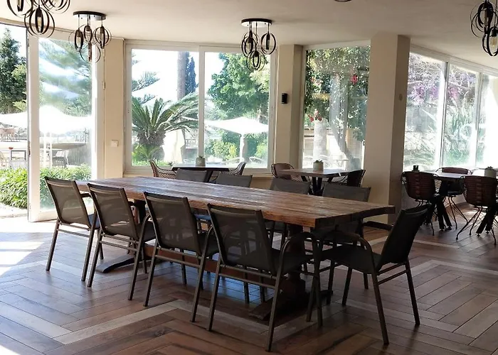 Farrys Boutique & Club -