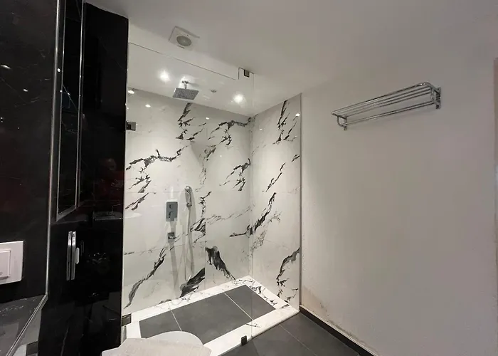 Farrys Boutique & Club - 호텔 얄리카베크