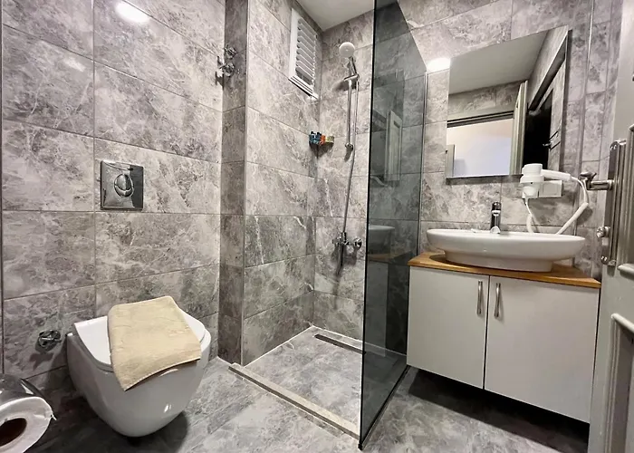 Farrys Boutique & Club - * 얄리카베크