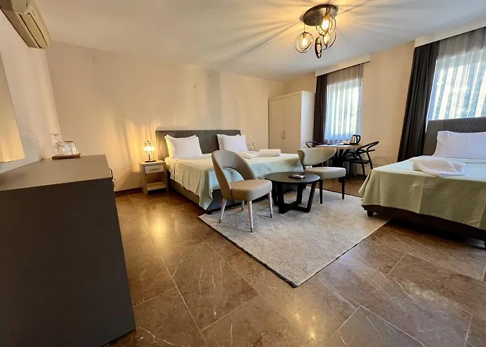 Farrys Boutique & Club -