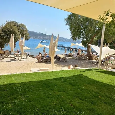 Отель Farrys Boutique & Club -