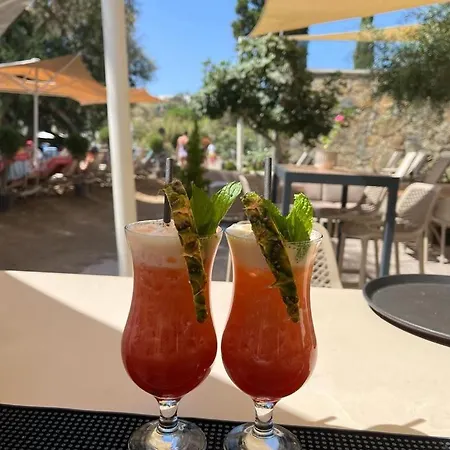 Farrys Boutique & Club - *