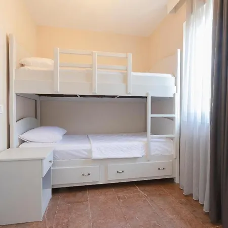 Отель Farrys Boutique & Club -