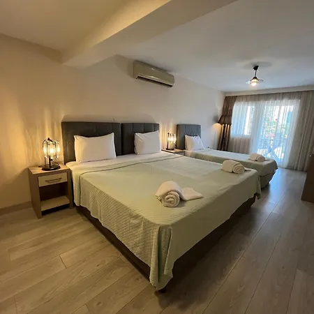 Отель Farrys Boutique & Club -